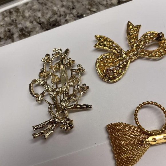 Lot Of 4 Brooch Pins Vintage - Modern Gold Tone / 1 Signed Gerry’s - Picture 8 of 12